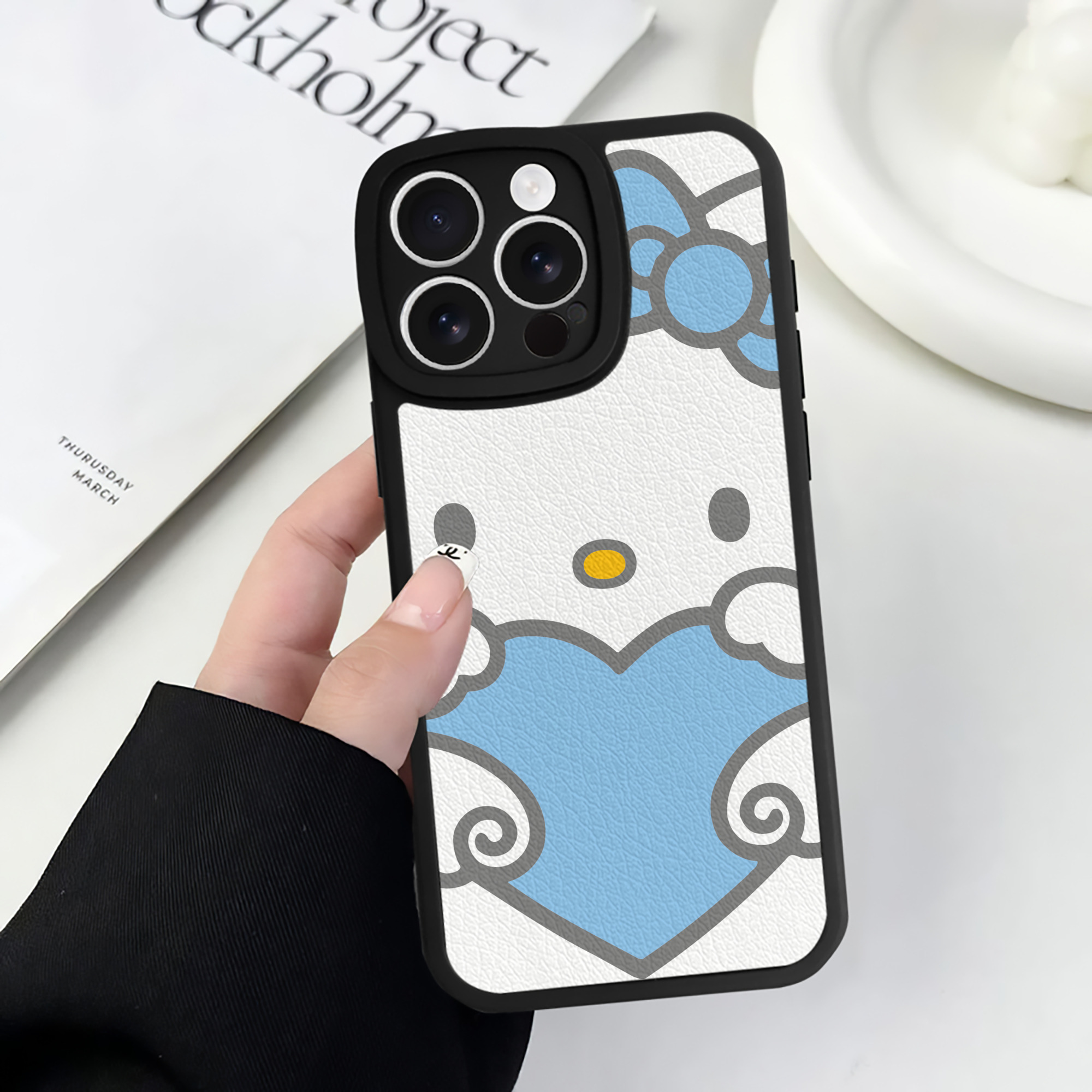 （画像用） Hello Kitty ハローキティ 【iPhone 16シリーズ対応】シリコンスマホケース（レザー調） 材質：シリコン